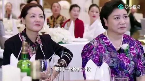 新娘全程吃瓜视频播放,揭秘新娘婚礼现场幕后趣事