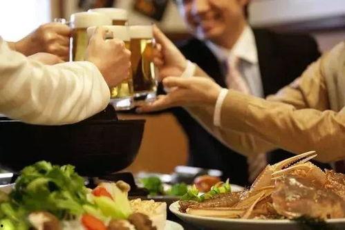 俄罗斯喝酒吃酸瓜视频,畅饮伏特加，品味酸瓜佳肴