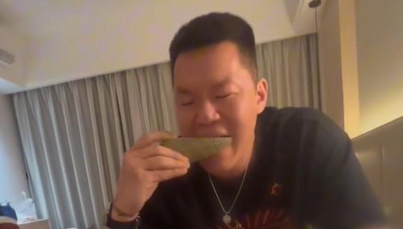 吃瓜的视频是什么意思,揭秘“吃瓜”视频背后的娱乐现象